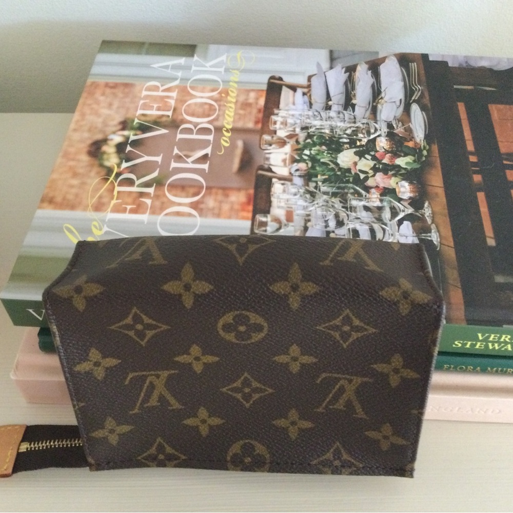 Louis Vuitton toiletry 15 - Picture 4 of 14